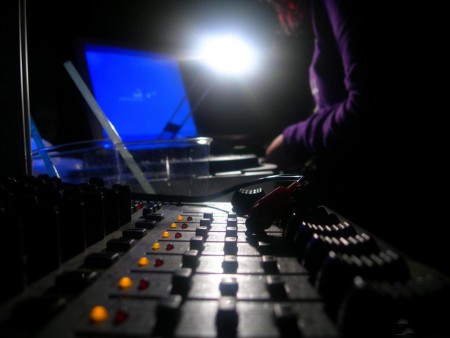 MÚSICA ENVASADA Y VIDEOS